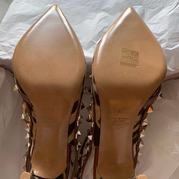 Valentino Garavani Rockstud Leopard Print Pumps - Picture 3 of 8